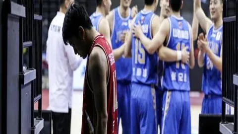 “NBA球星怒揭：子仇未报？哈里伯顿传遭恶拳恐吓”